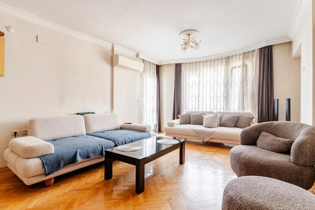 Apartment Surrounded By Malls In Balçova