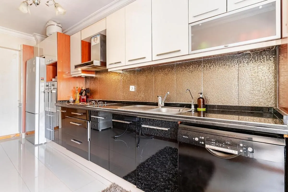 Apartment Surrounded By Malls In Balçova