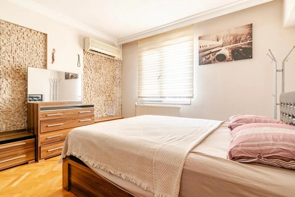 Apartment Surrounded By Malls In Balçova Turecko