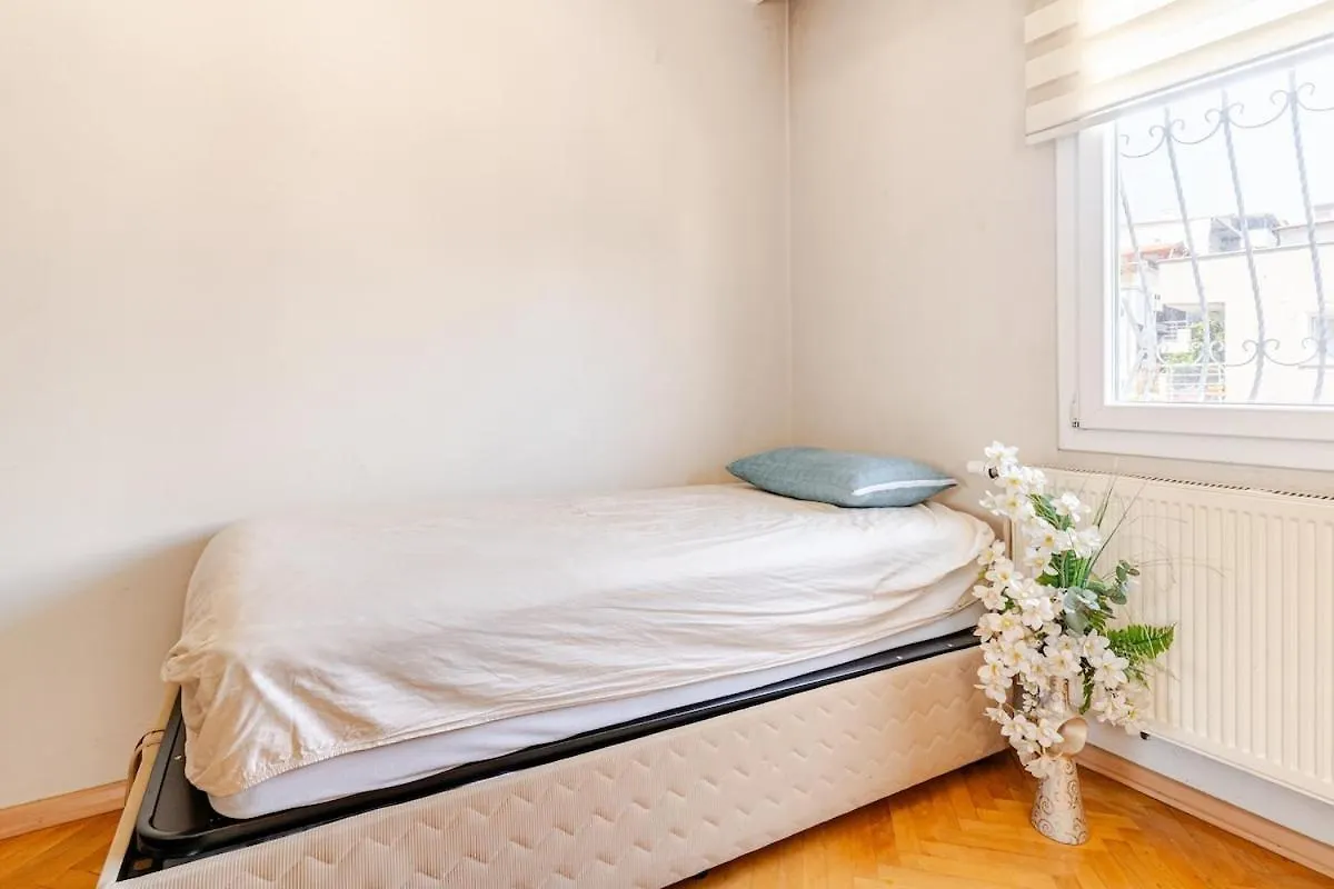 Apartment Surrounded By Malls In Balçova