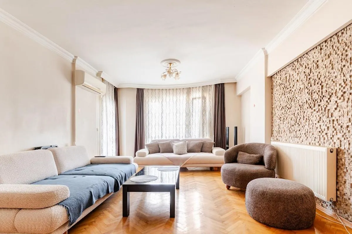Apartment Surrounded By Malls In Balçova 0*,